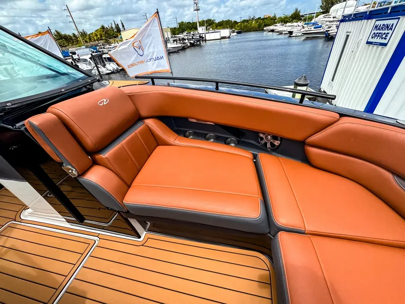 Slide: The Image of Regal 2800 Bowrider 2017 - 6514065