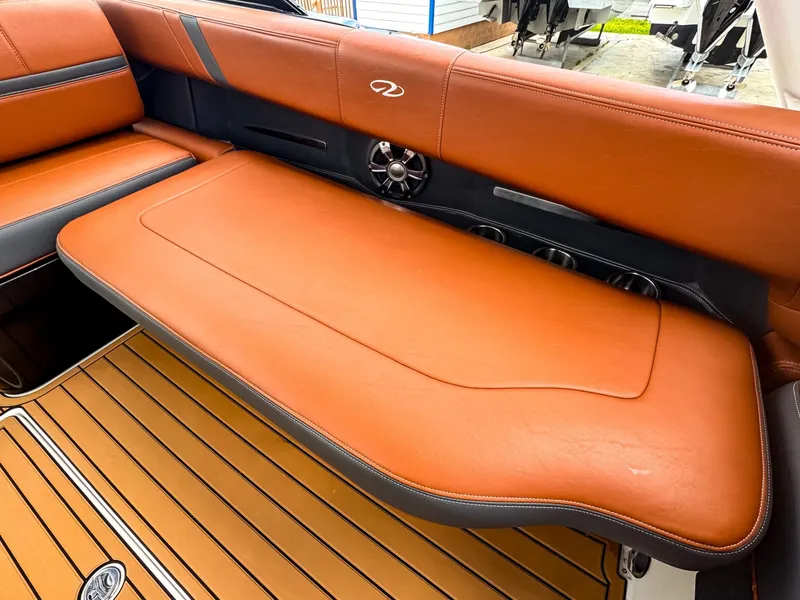 Slide: The Image of Regal 2800 Bowrider 2017 - 6514049