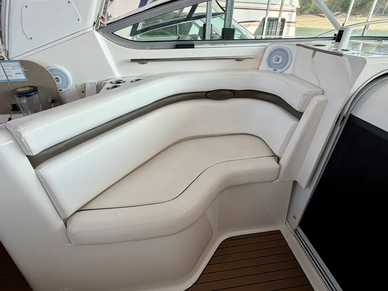 Slide: The Image of Rinker 350 Express Cruiser 2007 - 6032076