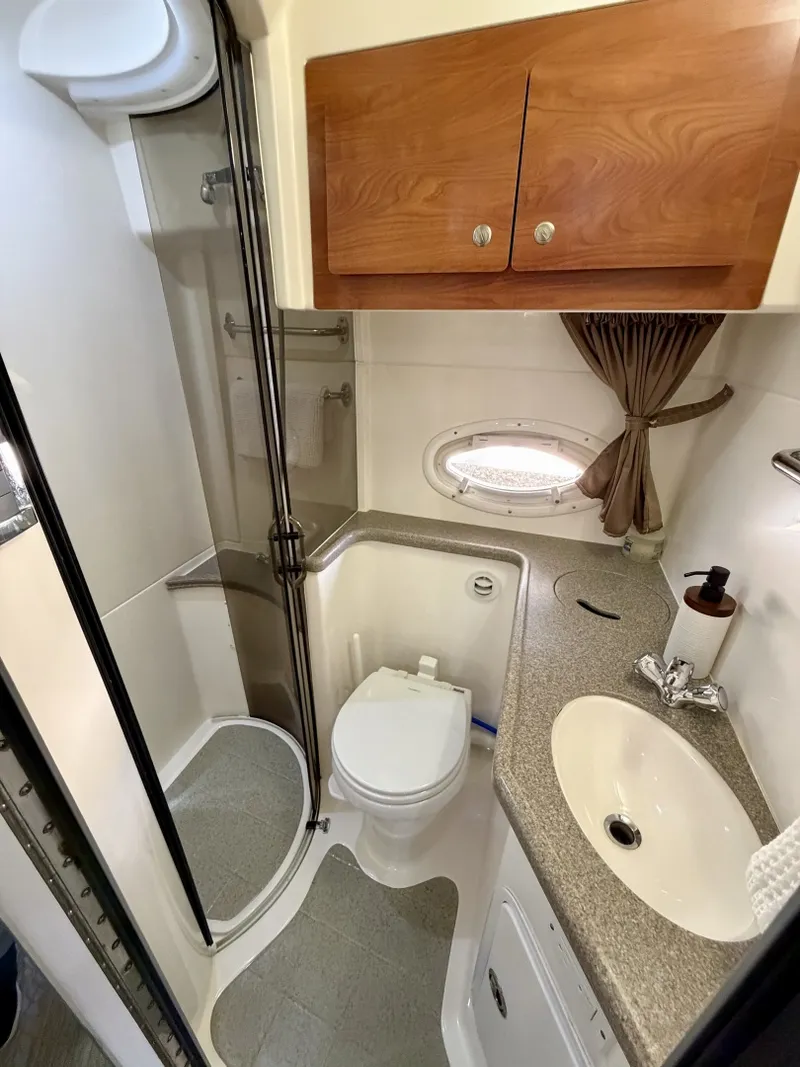 Slide: The Image of Rinker 350 Express Cruiser 2007 - 6032137