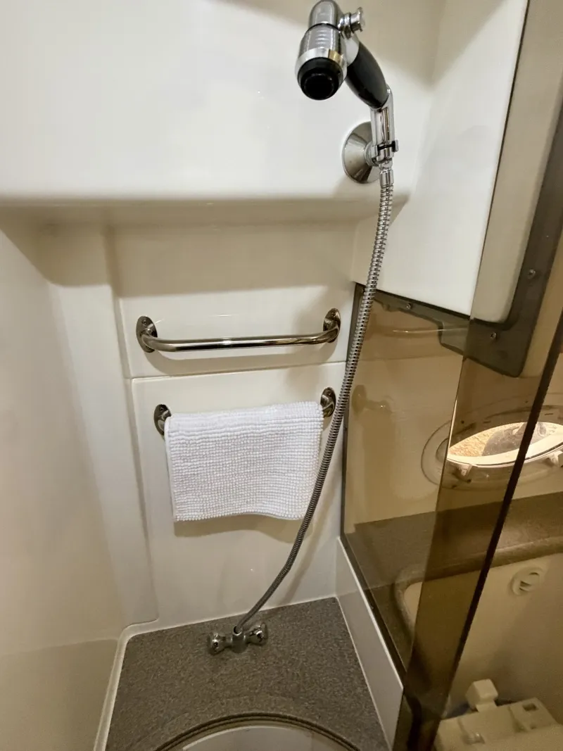 Slide: The Image of Rinker 350 Express Cruiser 2007 - 6032138