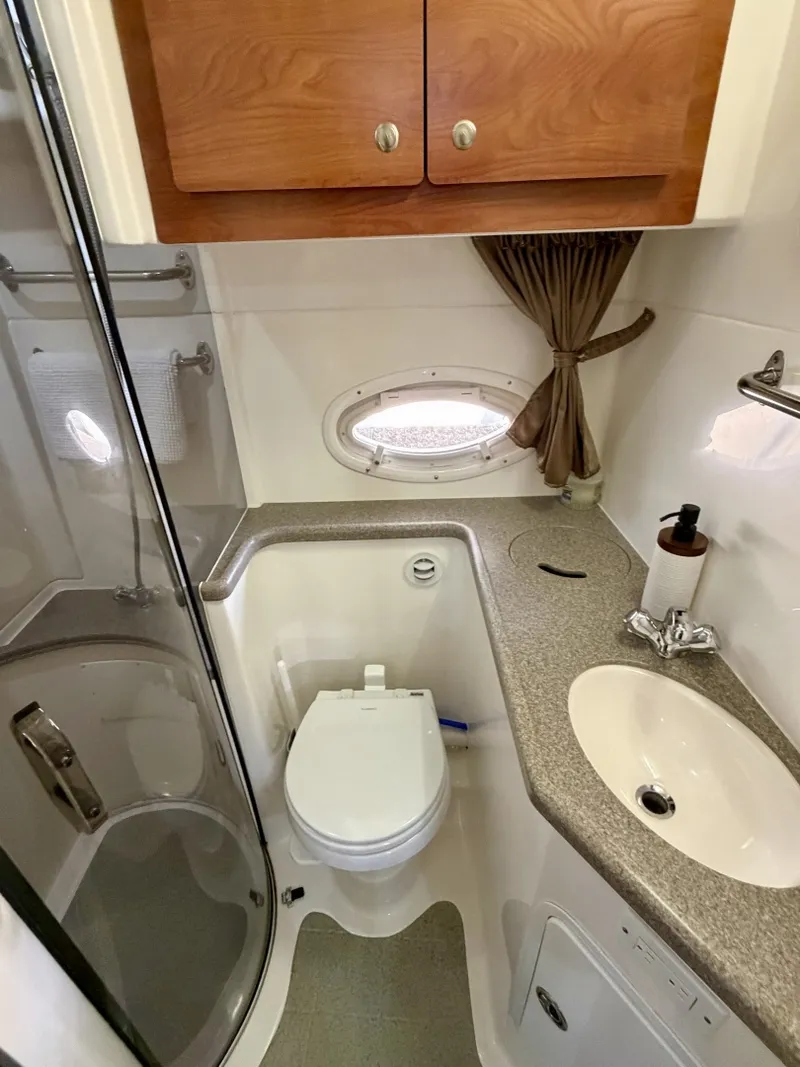 Slide: The Image of Rinker 350 Express Cruiser 2007 - 6032139