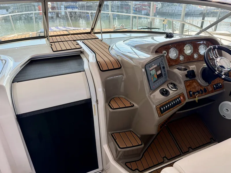 Slide: The Image of Rinker 350 Express Cruiser 2007 - 6032141