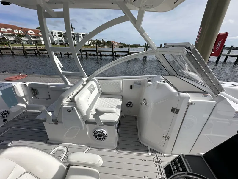 Slide: The Image of Sea Fox 288 Traveler 2025 - 6117432