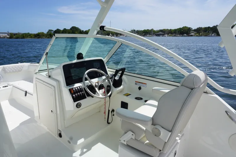 Slide: The Image of 2024 23 World Cat 230 DC Helm (2) - 6032804