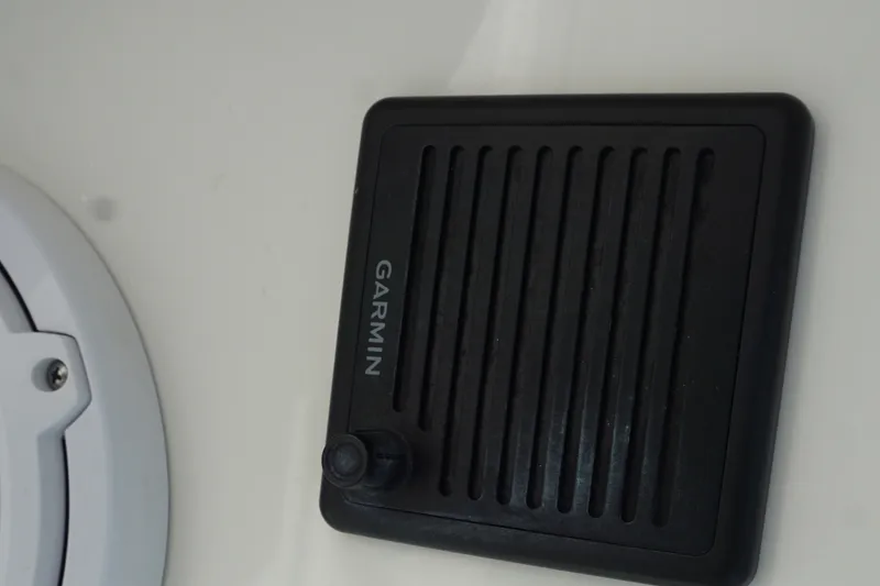 Slide: The Image of 2024 23 World Cat 230 DC VHF Radio (1) - 6032878