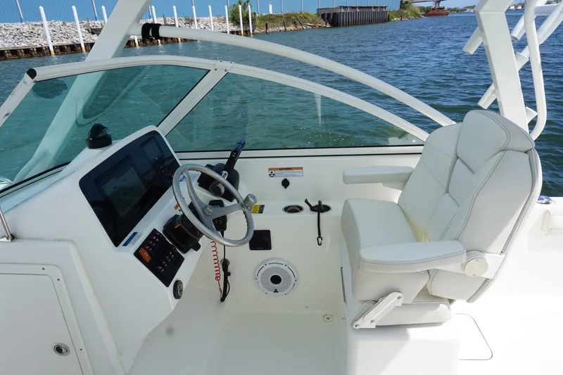 Slide: The Image of 2024 23 World Cat 230 DC Helm (3) - 6032806