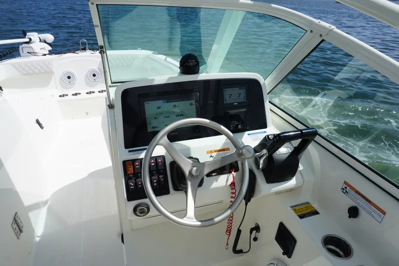 Slide: The Image of 2024 23 World Cat 230 DC Helm (4) - 6032808