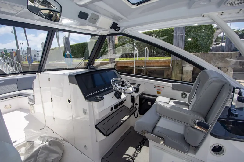 Slide: The Image of Everglades 340 Dual Console 2019 - 6032535