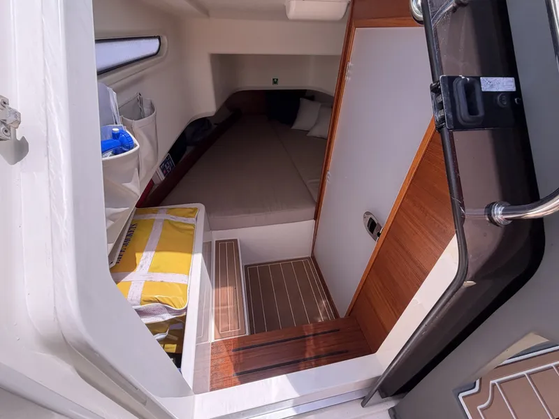 Slide: The Image of Nimbus 26 - Cabin 2021 Nimbus 26 Tender 8 - 6033460