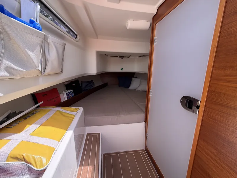 Slide: The Image of Nimbus 26 - Cabin 2021 Nimbus 26 Tender 8 - 6033461