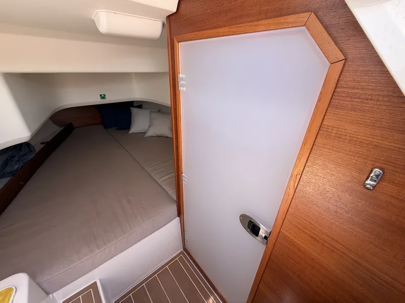 Slide: The Image of Nimbus 26 - Cabin 2021 Nimbus 26 Tender 8 - 6033463