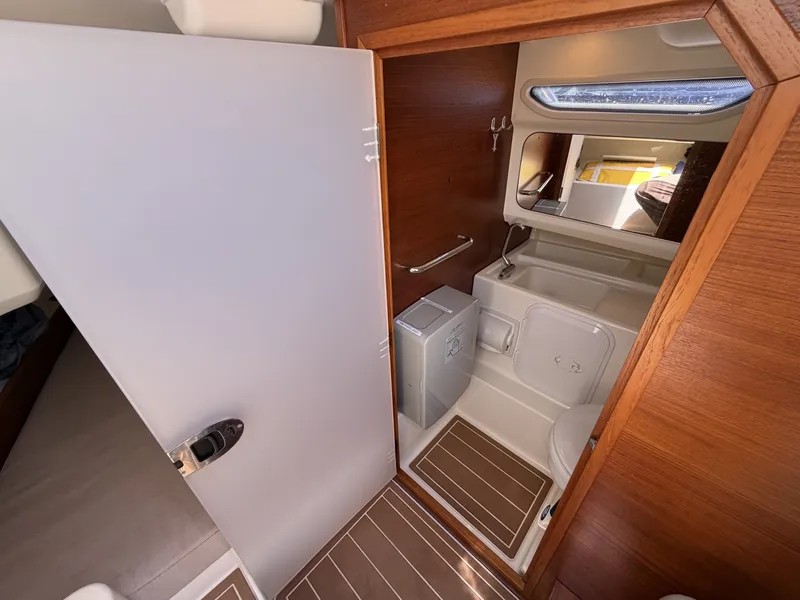 Slide: The Image of Nimbus 26 - Cabin Head 2021 Nimbus 26 Tender 8 - 6033464