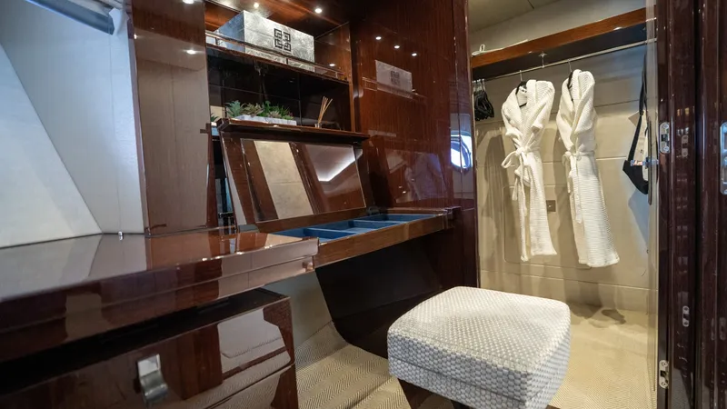Slide: The Image of Sunseeker 86 Yacht 2017 - 6081864