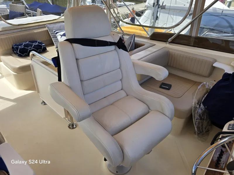 Slide: The Image of Sol Mate Captains Chair  - 6037472