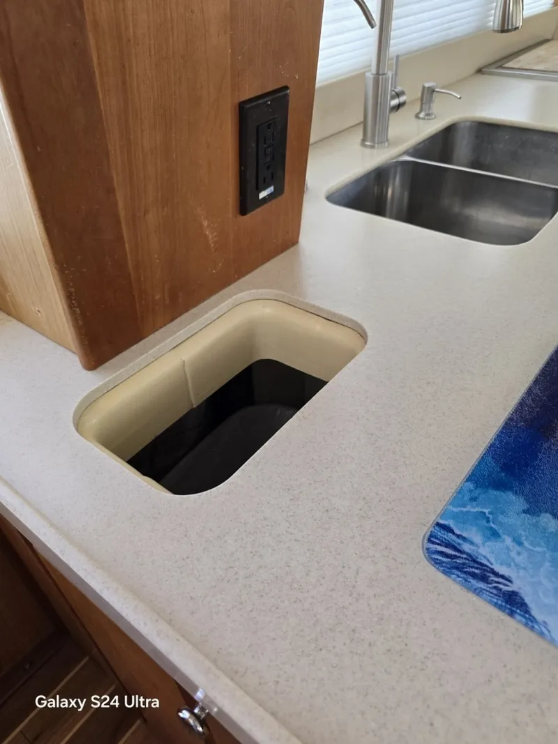 Slide: The Image of Galley Trash Receptacle - 6037542