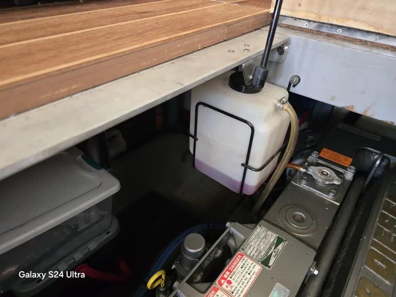 Slide: The Image of Coolant Reservoir - 6037525