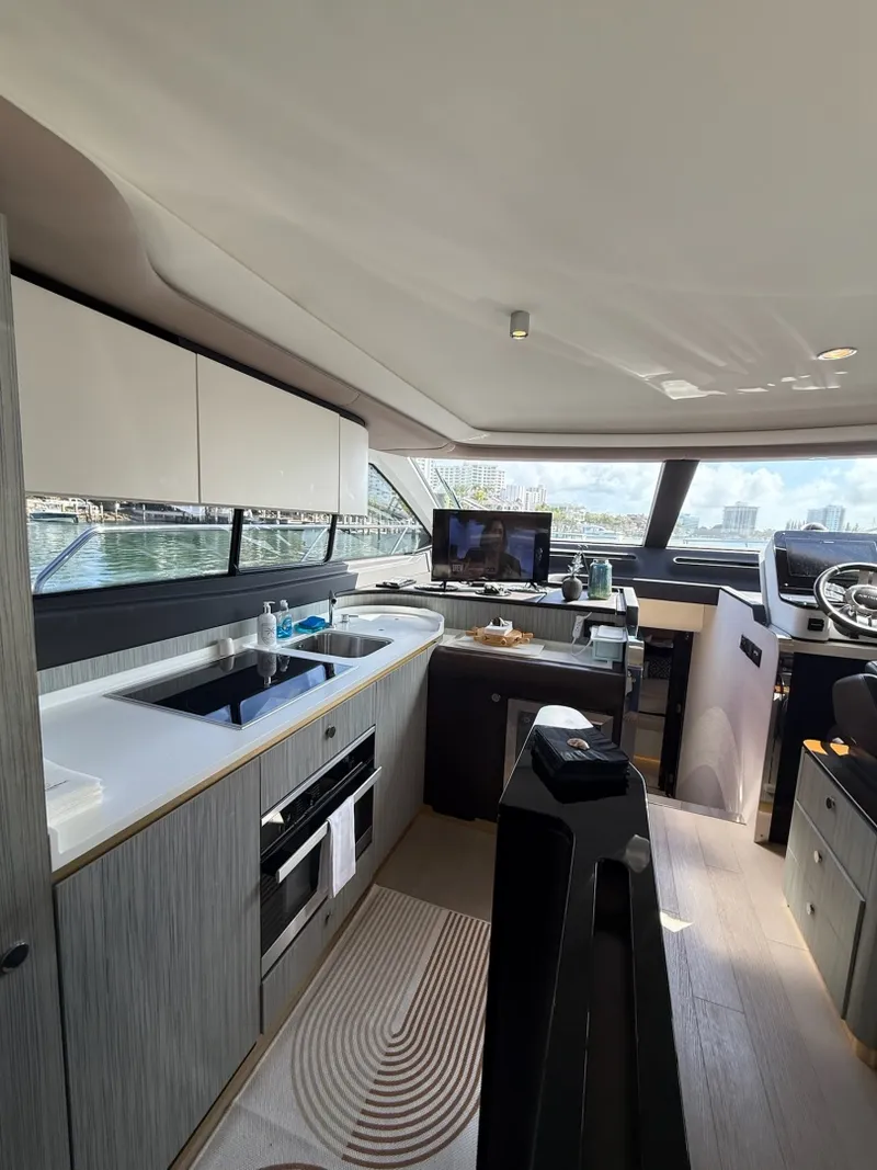 Slide: The Image of Azimut 60 FLY 2019 - 6040407