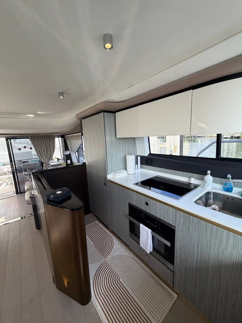 Slide: The Image of Azimut 60 FLY 2019 - 6040406