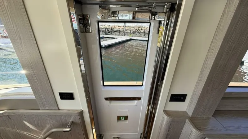 Slide: The Image of Sirena 58 2021 - 6035694