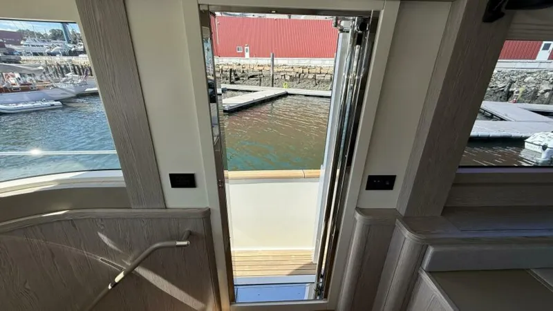 Slide: The Image of Sirena 58 2021 - 6035695