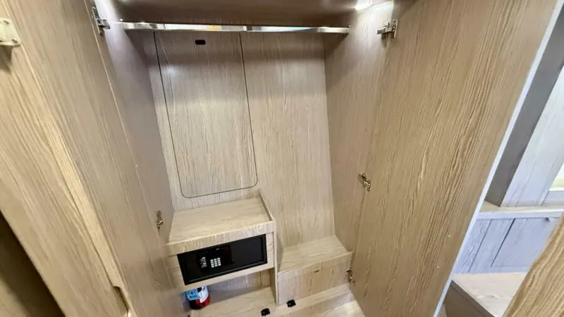 Slide: The Image of Sirena 58 2021 - 6035703