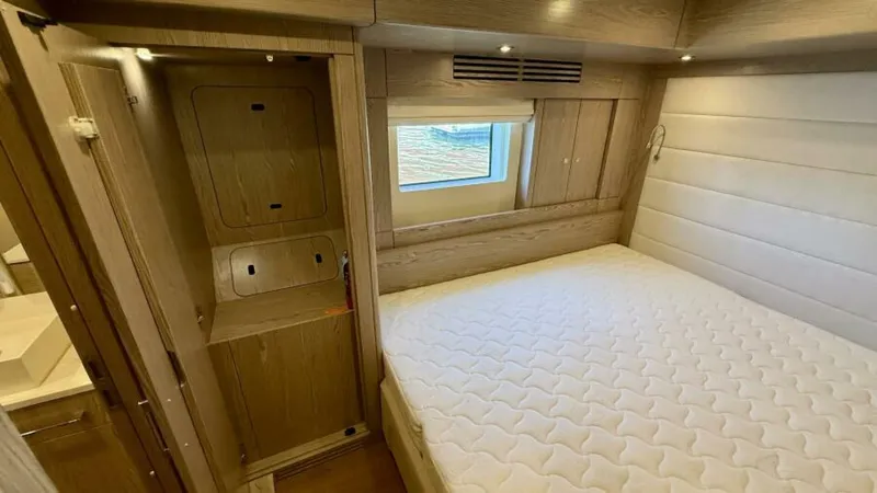 Slide: The Image of Sirena 58 2021 - 6035712