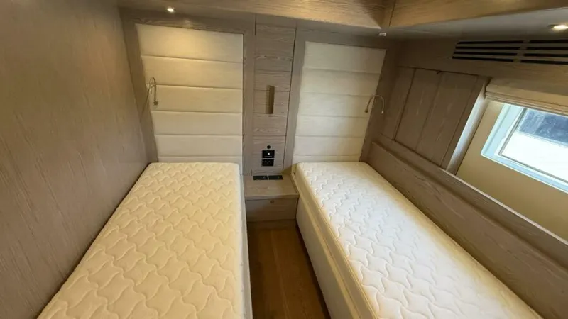 Slide: The Image of Sirena 58 2021 - 6035729