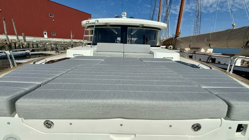 Slide: The Image of Sirena 58 2021 - 6035754