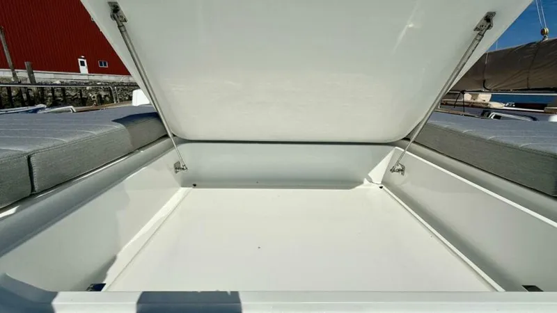 Slide: The Image of Sirena 58 2021 - 6035755