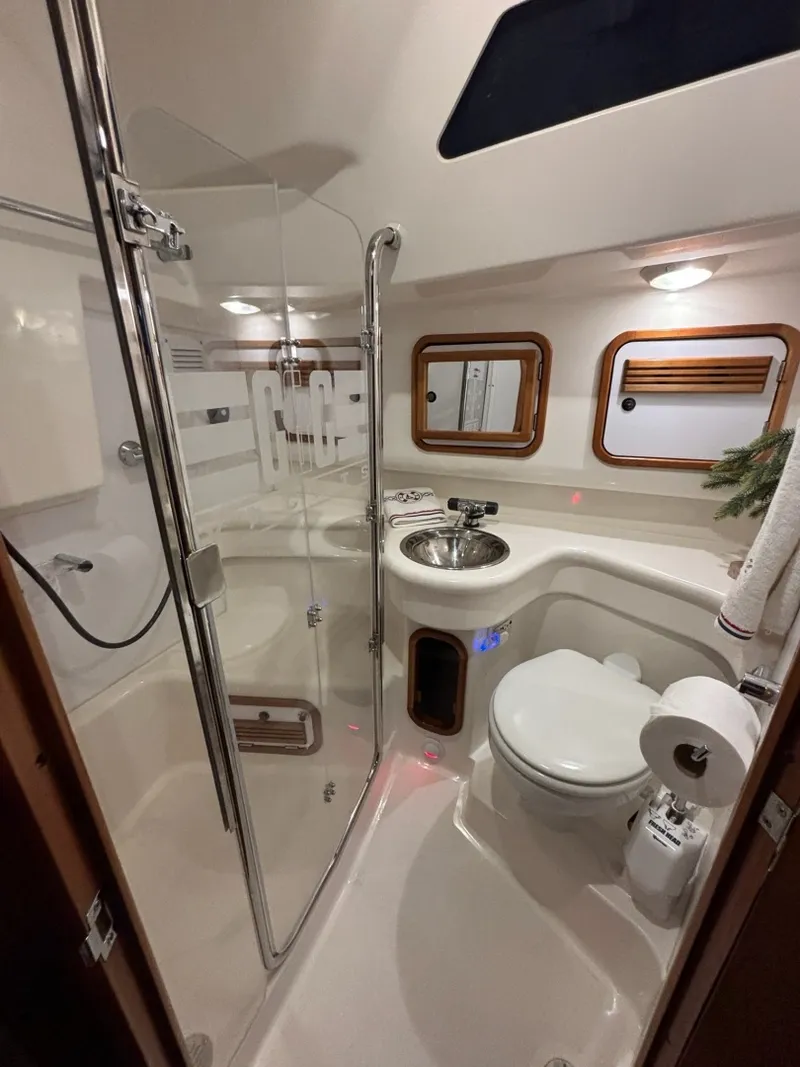 Slide: The Image of C&C 33 2000 - 6035938