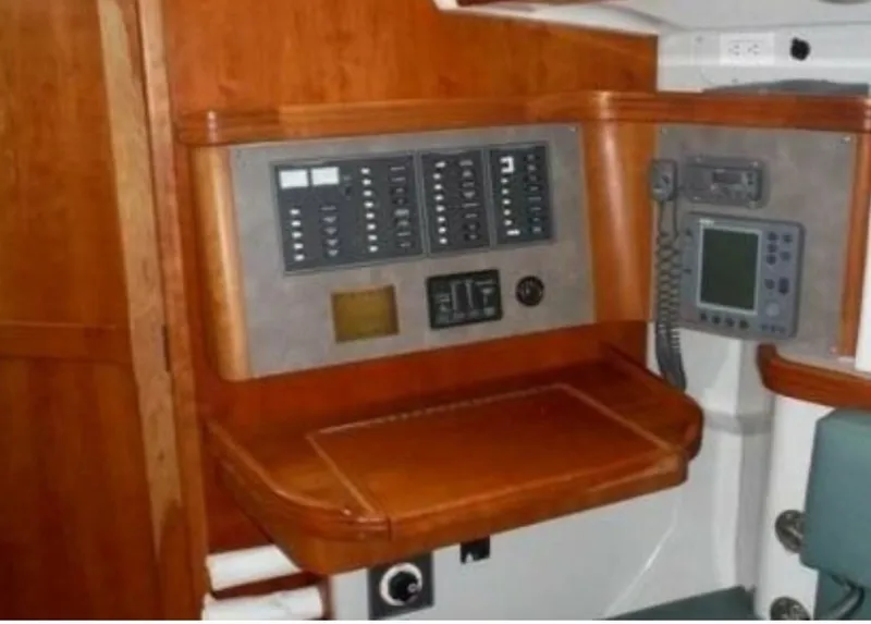 Slide: The Image of C&C 33 2000 - 6035944