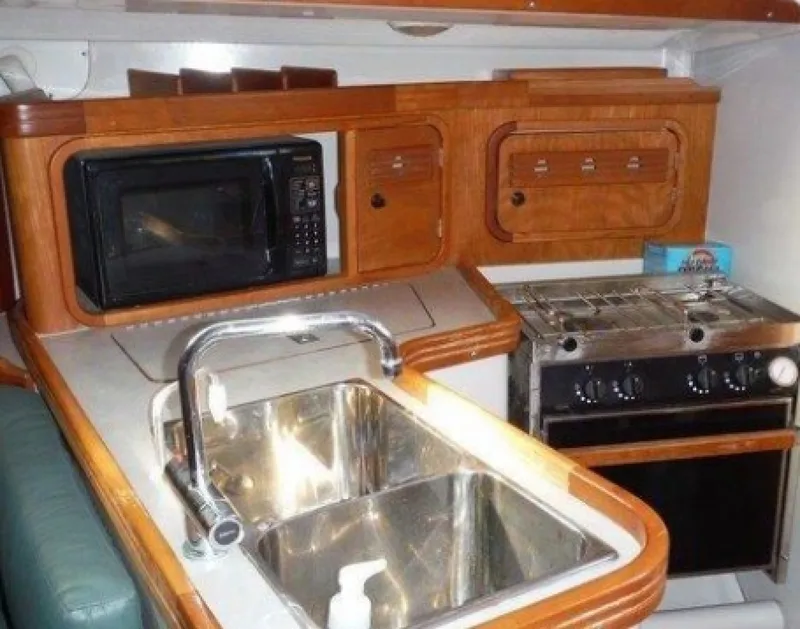 Slide: The Image of C&C 33 2000 - 6035937