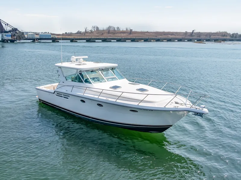 Slide: The Image of Tiara 4100 Open 2002 - 6037274