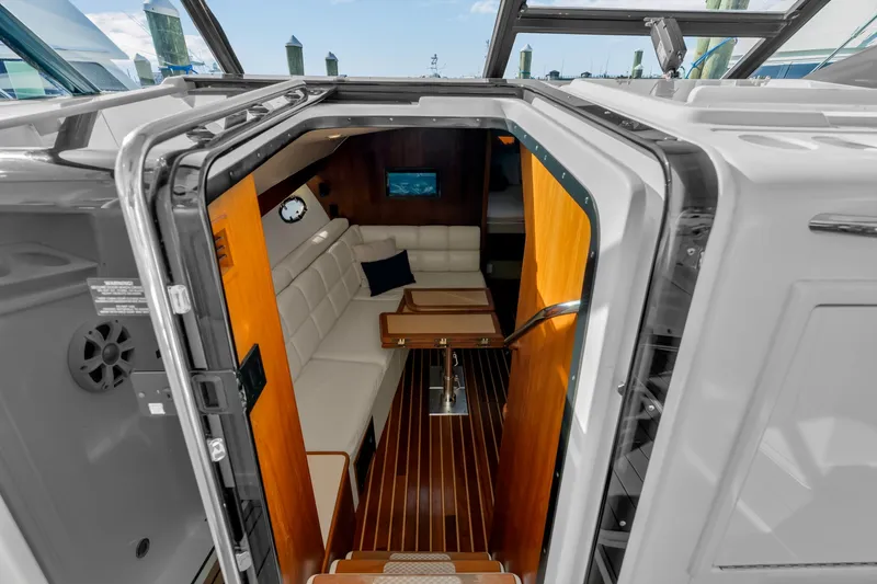 Slide: The Image of Tiara 4100 Open 2002 - 6037513