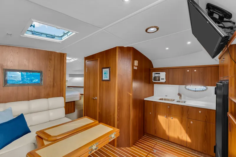 Slide: The Image of Tiara 4100 Open 2002 - 6037519