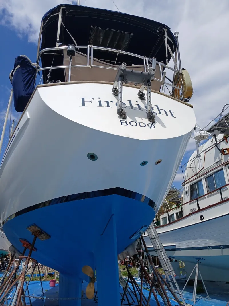 Slide: The Image of 41' Rival hull bottom aft - 6037109