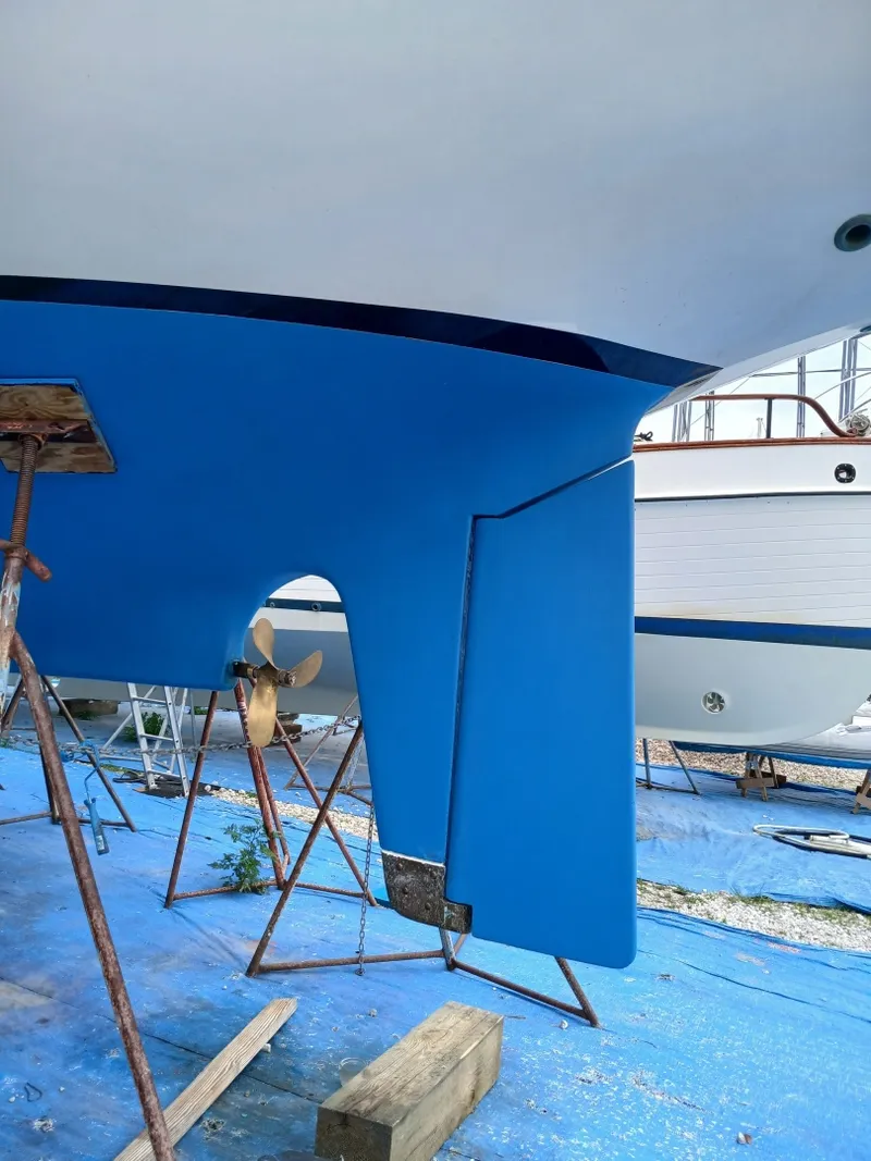 Slide: The Image of 41' Rival running gear-rudder - 6037171