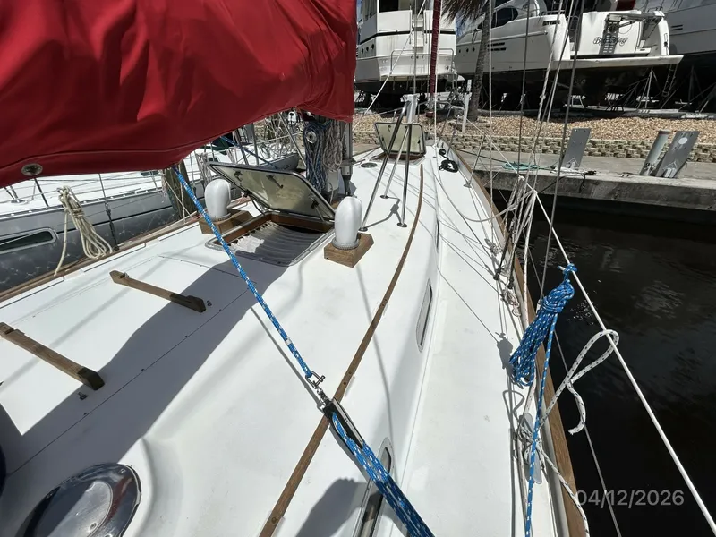 Slide: The Image of 41' Rival foredeck2 - 6037085