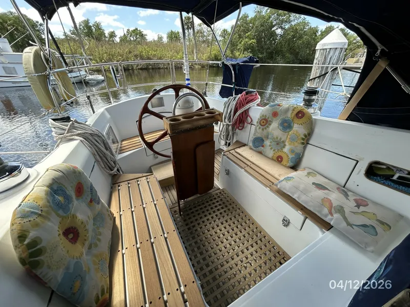 Slide: The Image of 41' Rival cockpit aft - 6037063