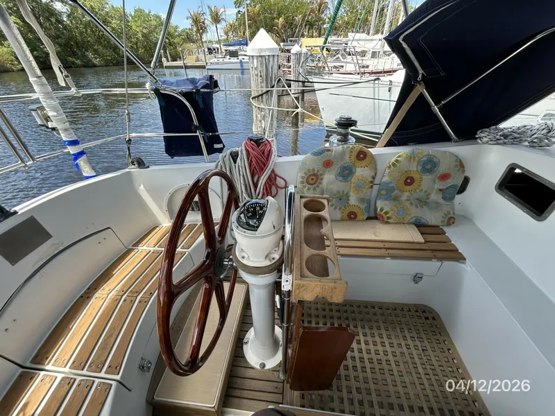 Slide: The Image of 41' Rival cockpit port - 6037070