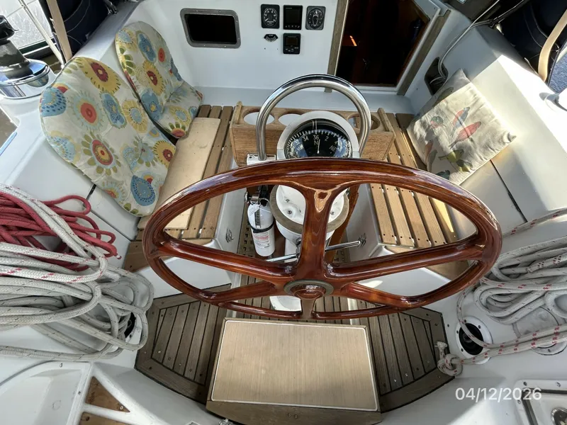 Slide: The Image of 41' Rival cockpit helm - 6037069