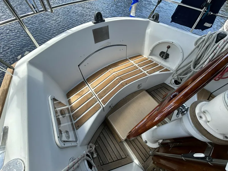 Slide: The Image of 41' Rival cockpit aft seating - 6037064