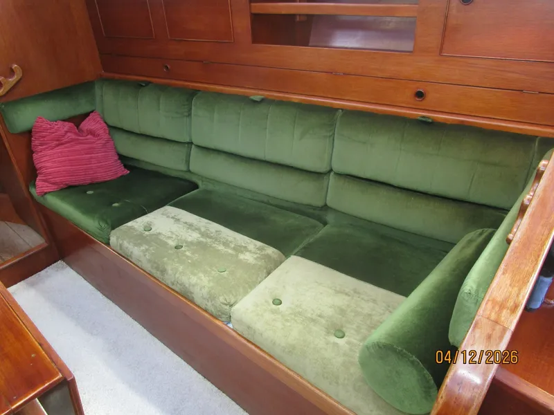 Slide: The Image of 41' Rival salon starboard seating2 - 6037184