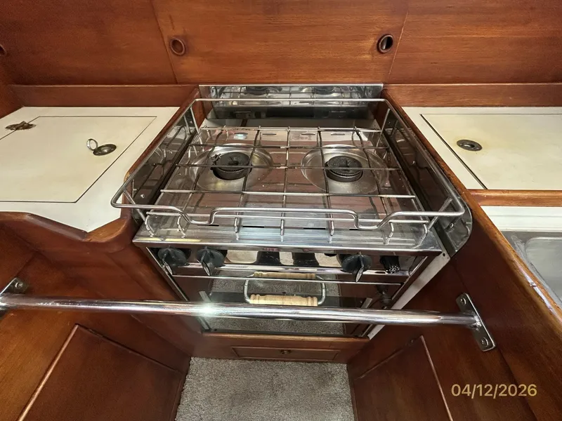 Slide: The Image of 41' Rival galley stove - 6037101