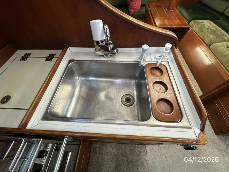 Slide: The Image of 41' Rival galley sink - 6037100