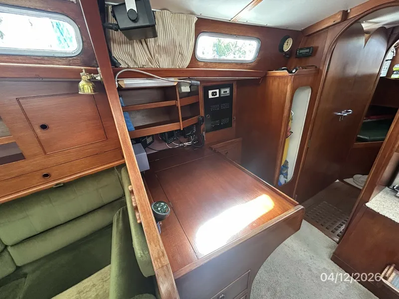 Slide: The Image of 41' Rival nav station1 - 6037155