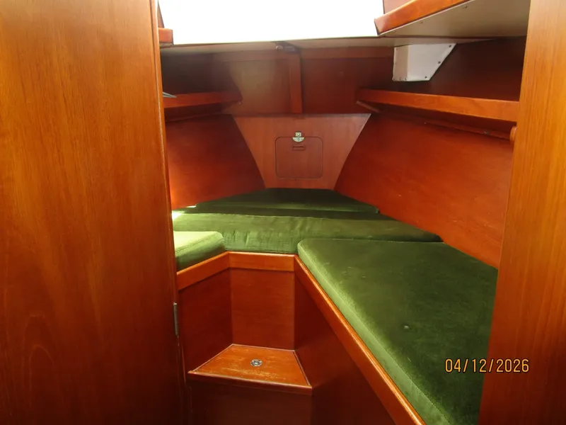 Slide: The Image of 41' Rival guest stateroom - 6037102