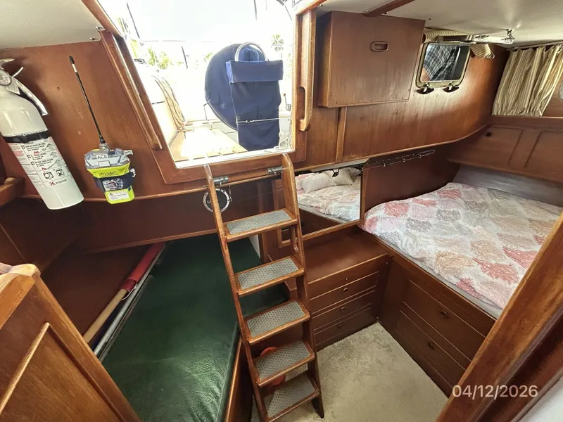 Slide: The Image of 41' Rival master stateroom - 6037129
