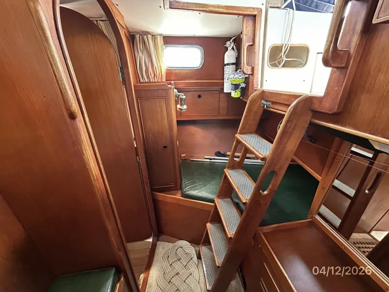 Slide: The Image of 41' Rival master stateroom starboard - 6037136